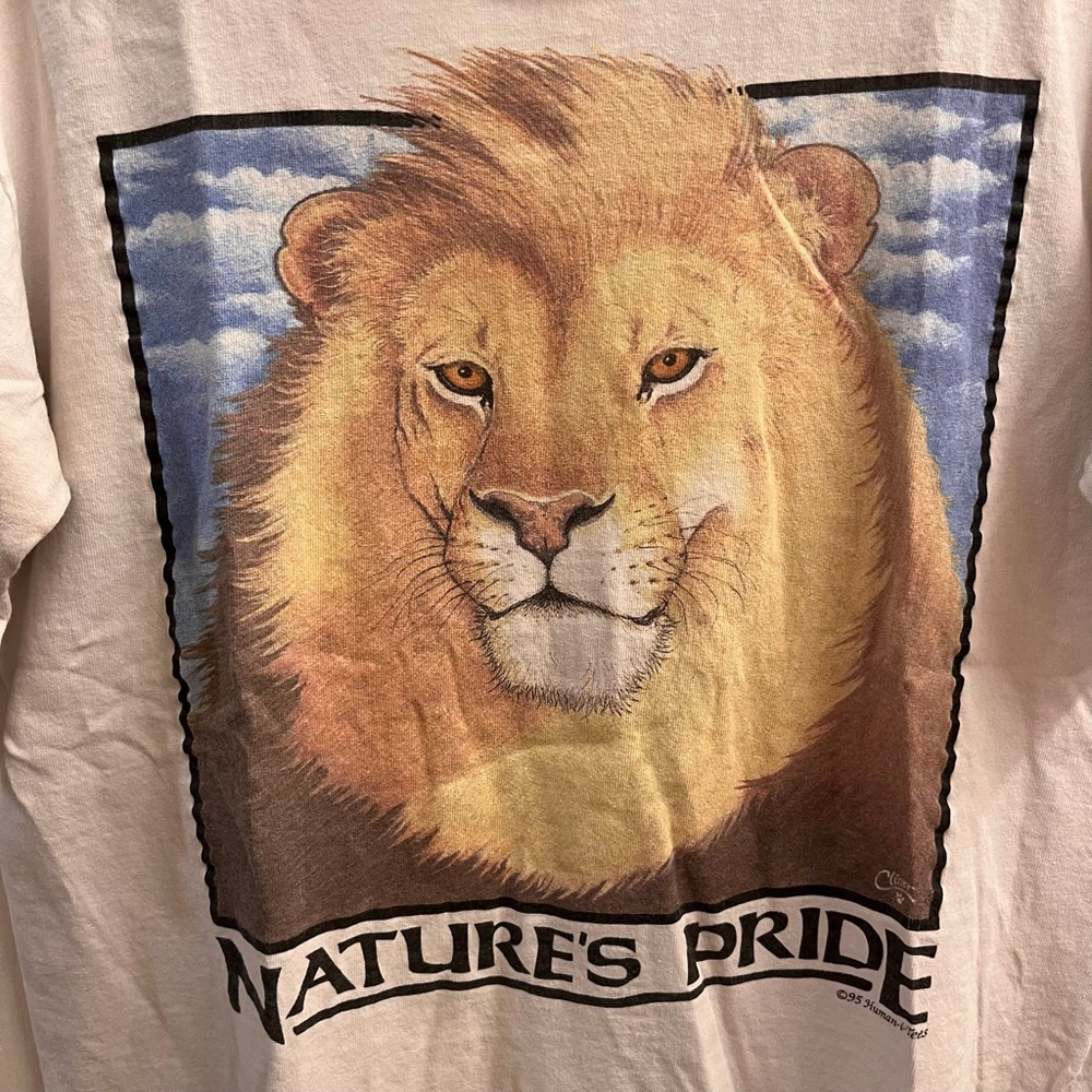 Vintage 90s Nature Pride tee with a lion graphic - Picture 2 of 5